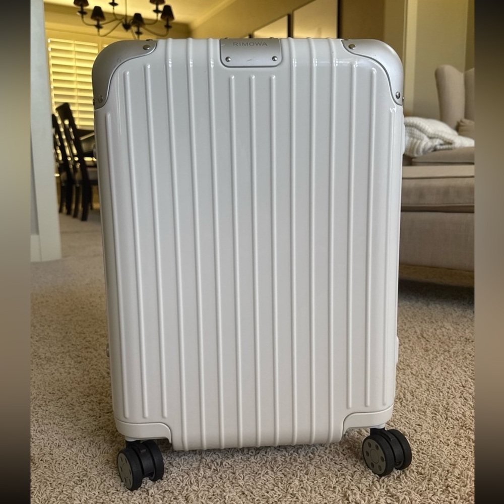 RIMOWA Classic Hybrid Carry On